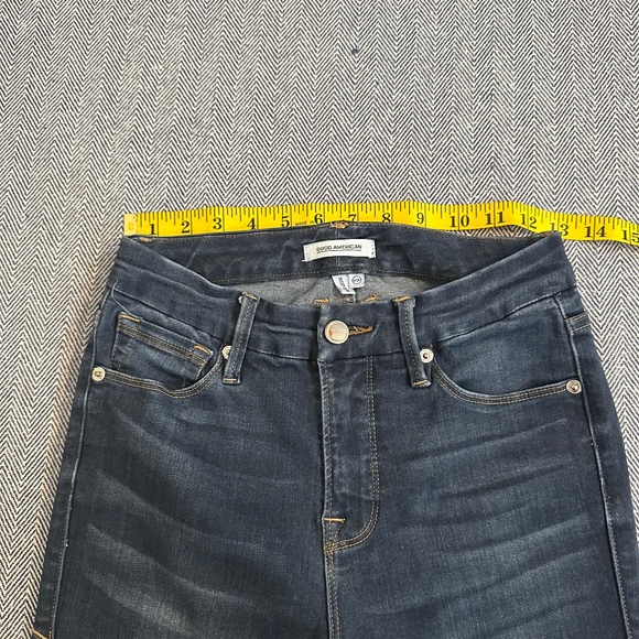 GOOD AMERICAN - Raw Hem Dark Wash Skinny Jeans - Picture 3 of 6